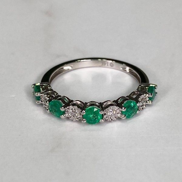 Anillo oro blanco de esmeraldas con brillantes