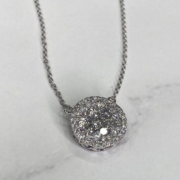 Cadena con dije de oro blanco y brillantes