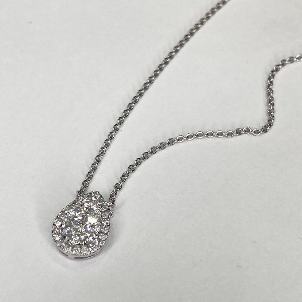 Cadena con dije de oro blanco y brillantes