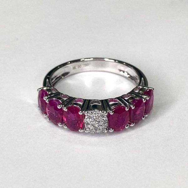 Anillo de rubí