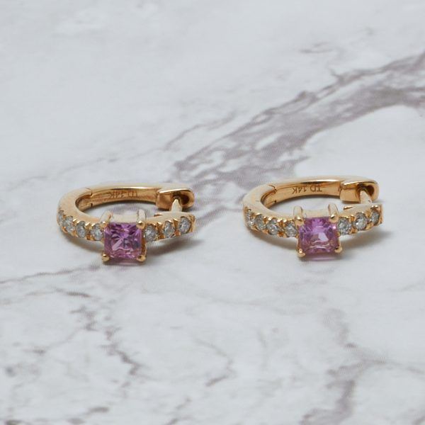 Aretes oro amarillo con brillantes y piedra central