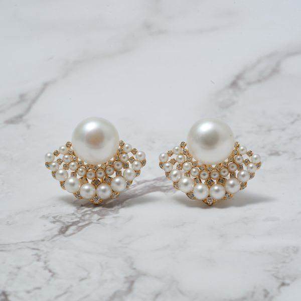 Aretes oro amarillo con perla.