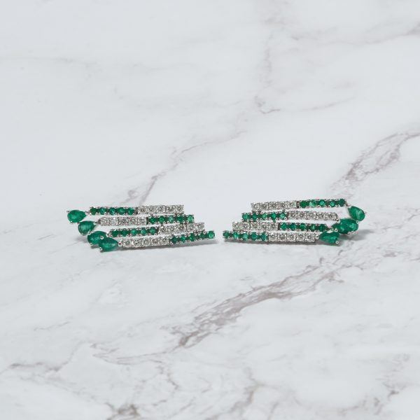 Aretes oro blanco con esmeralda y brillantes