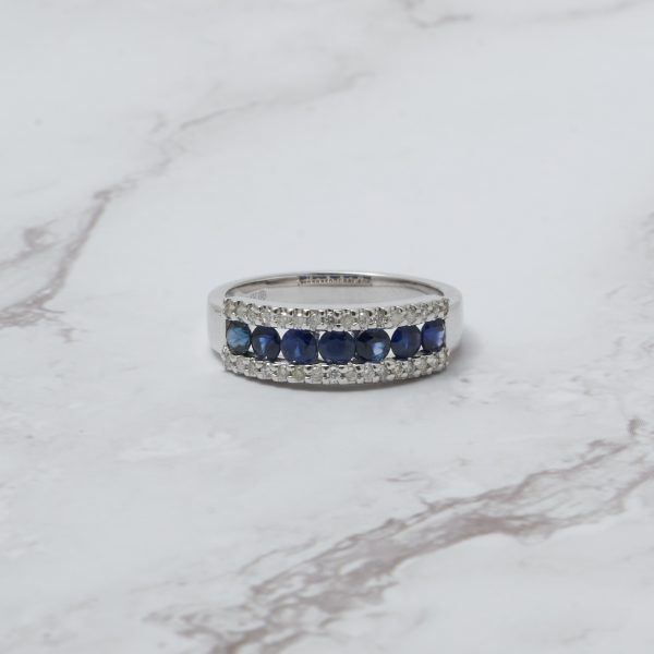 Anillo oro blanco con zafiros