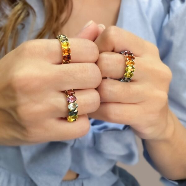 Anillos “eternity” de semipreciosas en oro amarillo y blanco