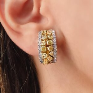 Aretes de diamantes amarillos con diamantes en oro blanco