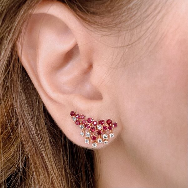 Aretes de rubíes y diamantes en oro rosado