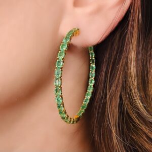 Argollas de esmeraldas “hoops” en forma de “tennis” en oro amarillo