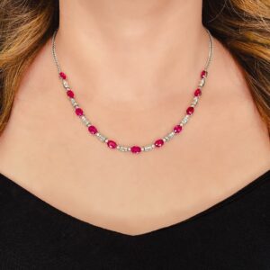 Collar de rubíes con diamantes “baguette y round cut” en oro blanco