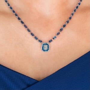 Collar de zafiros con diamantes en oro blanco